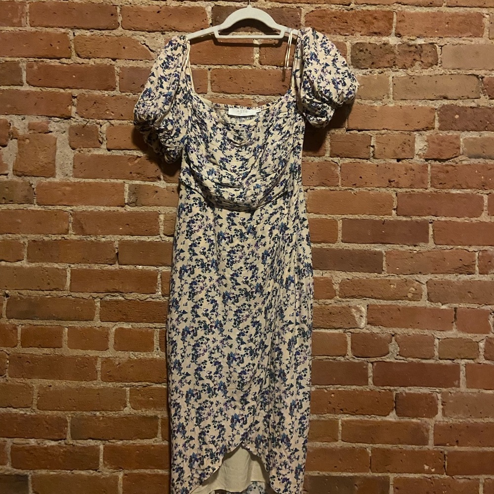 ASTR the Label SQUARE NECK BUBBLE SLEEVE DRESS IN CREAM MULTI DITSY